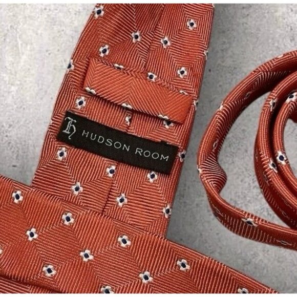 HUDSON ROOM Silk Tie ITALY XL Salmon Geometric Floral W:3" EUC - Picture 2 of 5